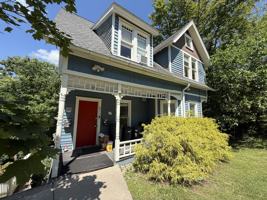 featured image of 512 University Avenue