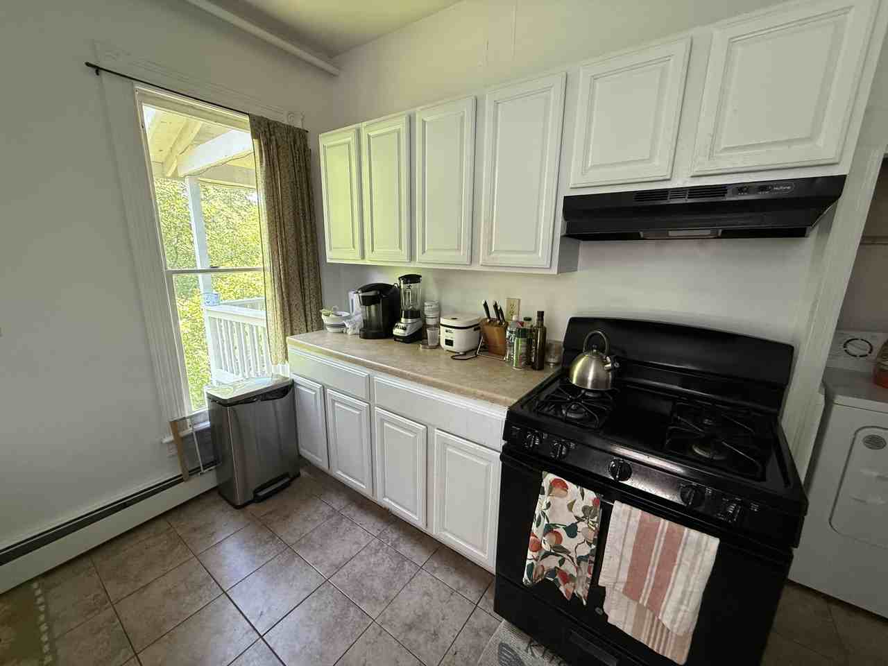 512 University Avenue - Photo 4 of 10