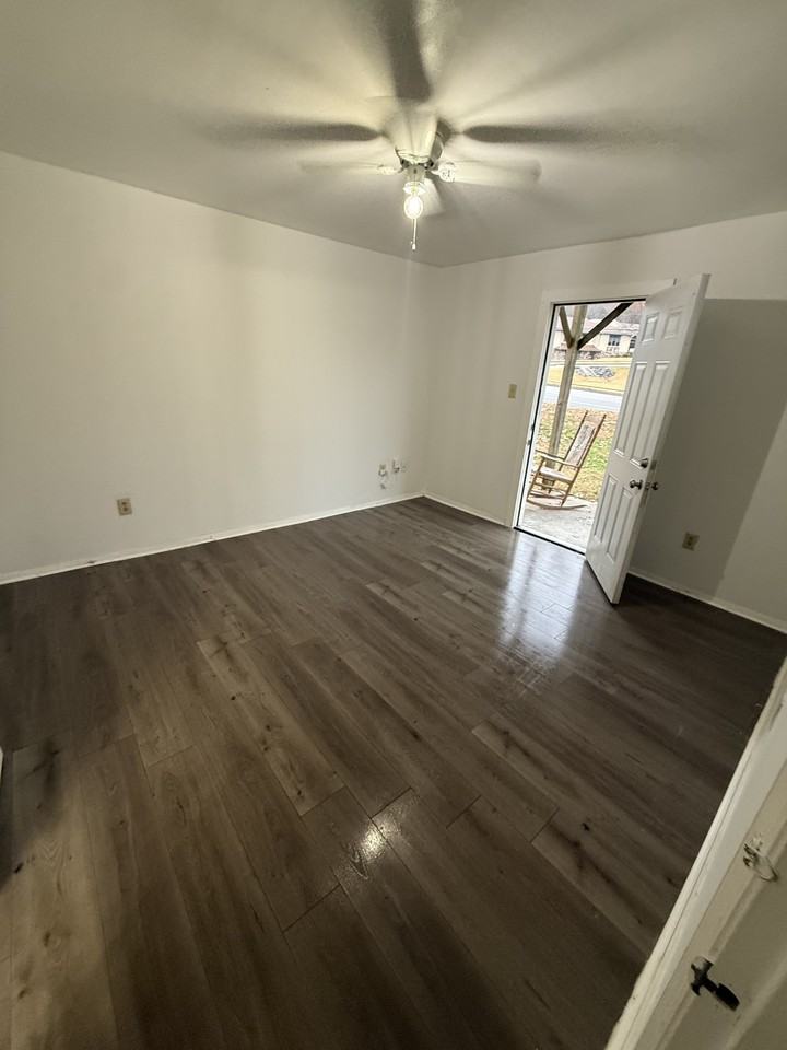 Sugarmill Cir #D - Photo 5 of 8