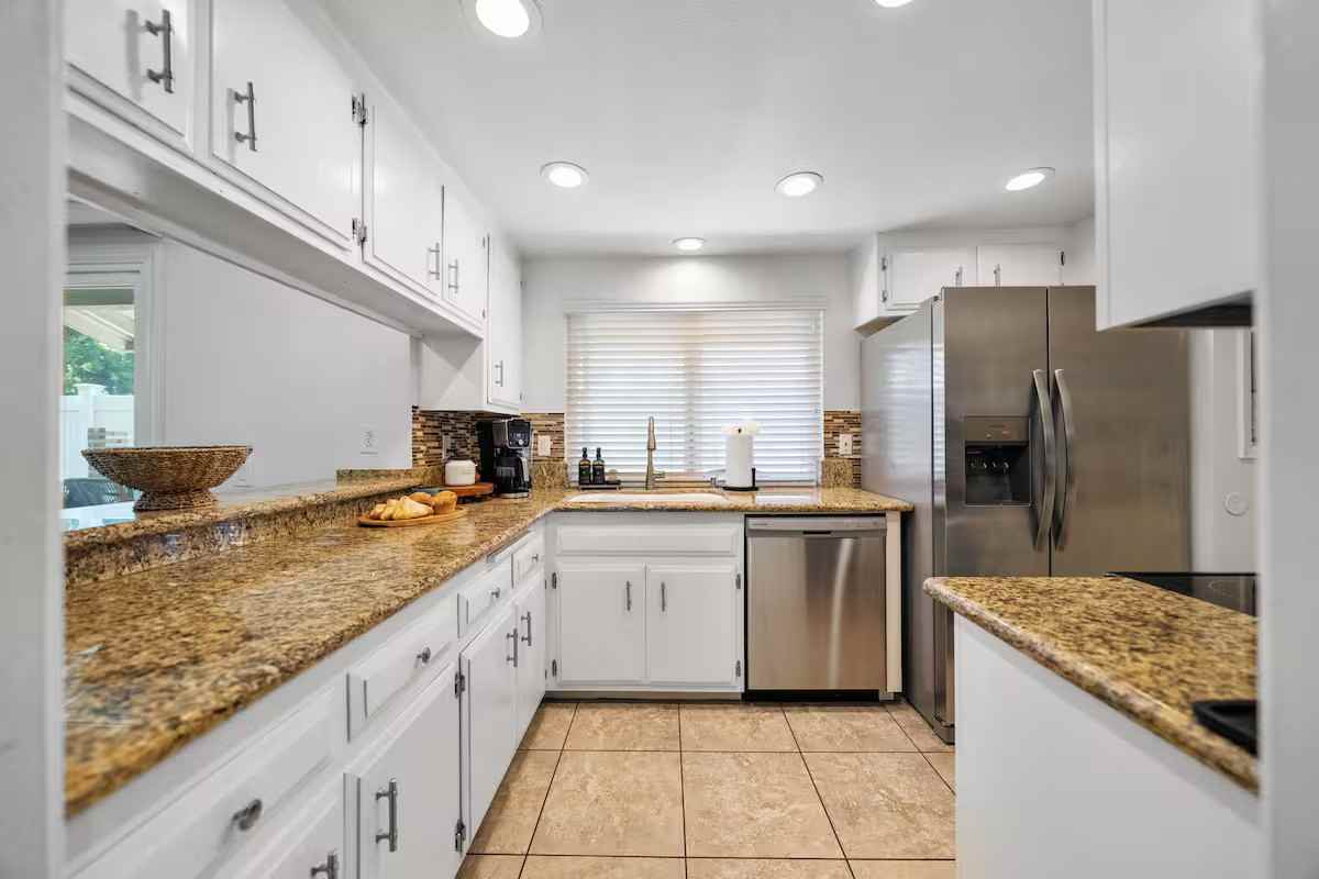 2718 Nectarine Ave #1 - Photo 3 of 9