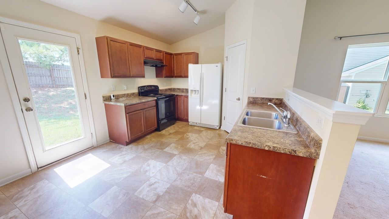 121 Queens Circle #1 - Photo 2 of 9