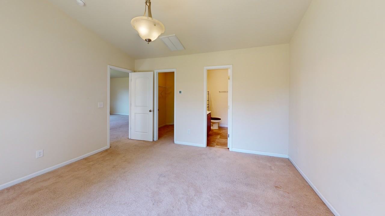 121 Queens Circle #1 - Photo 5 of 9