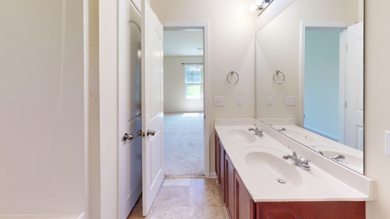 121 Queens Circle #1 - Photo 7 of 9