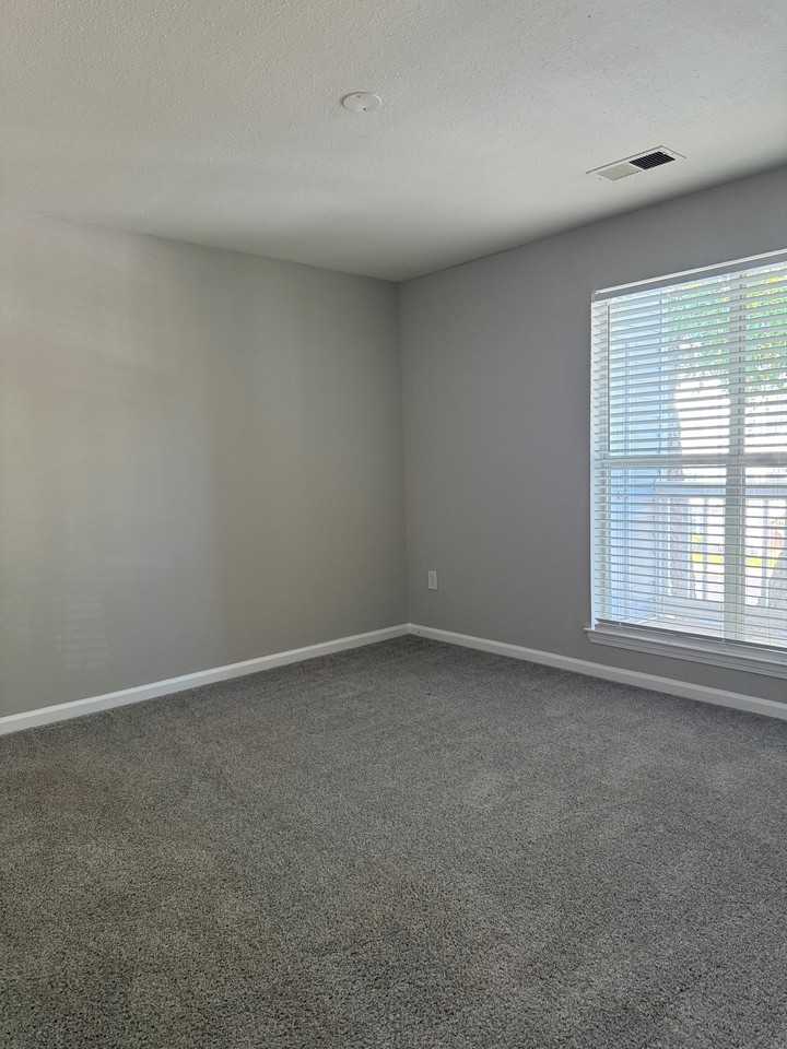 37 Hamiltons Harbor Dr #37-609 - Photo 6 of 8