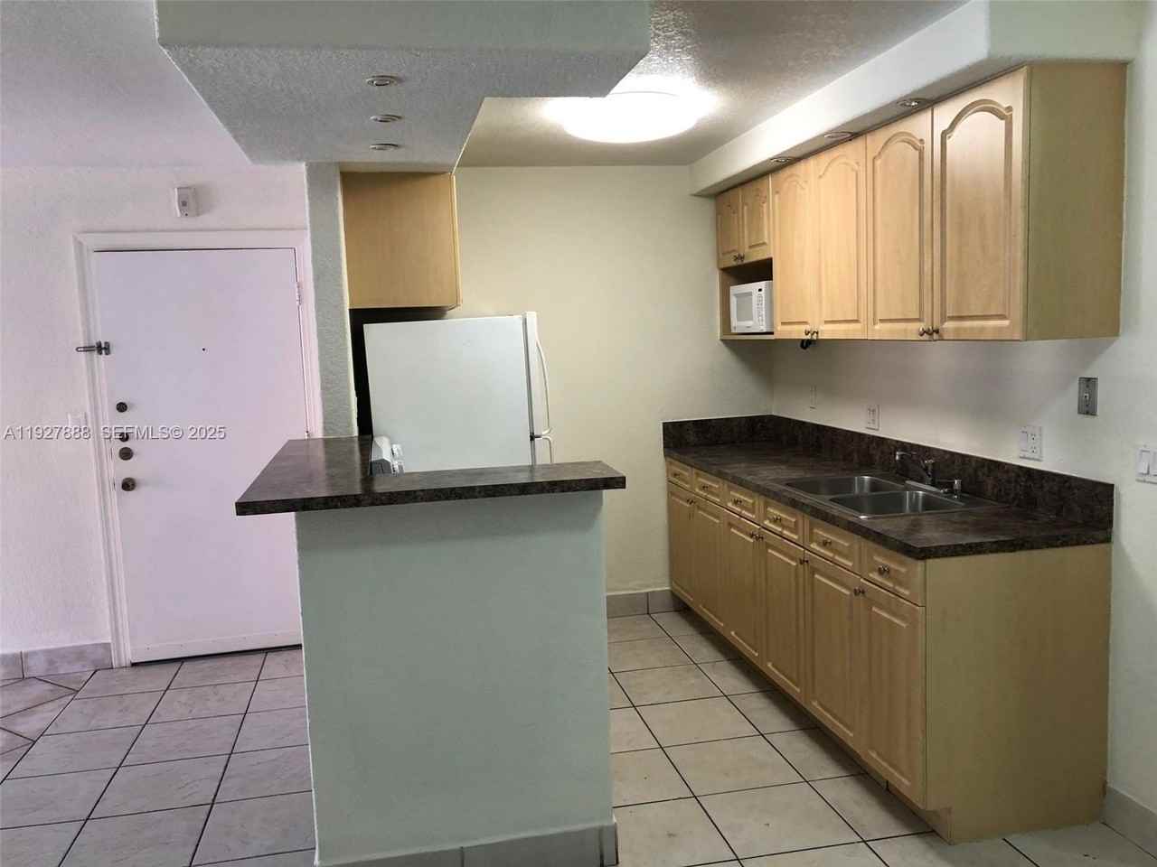10744 N Kendall Dr #M16 - Photo 3 of 21