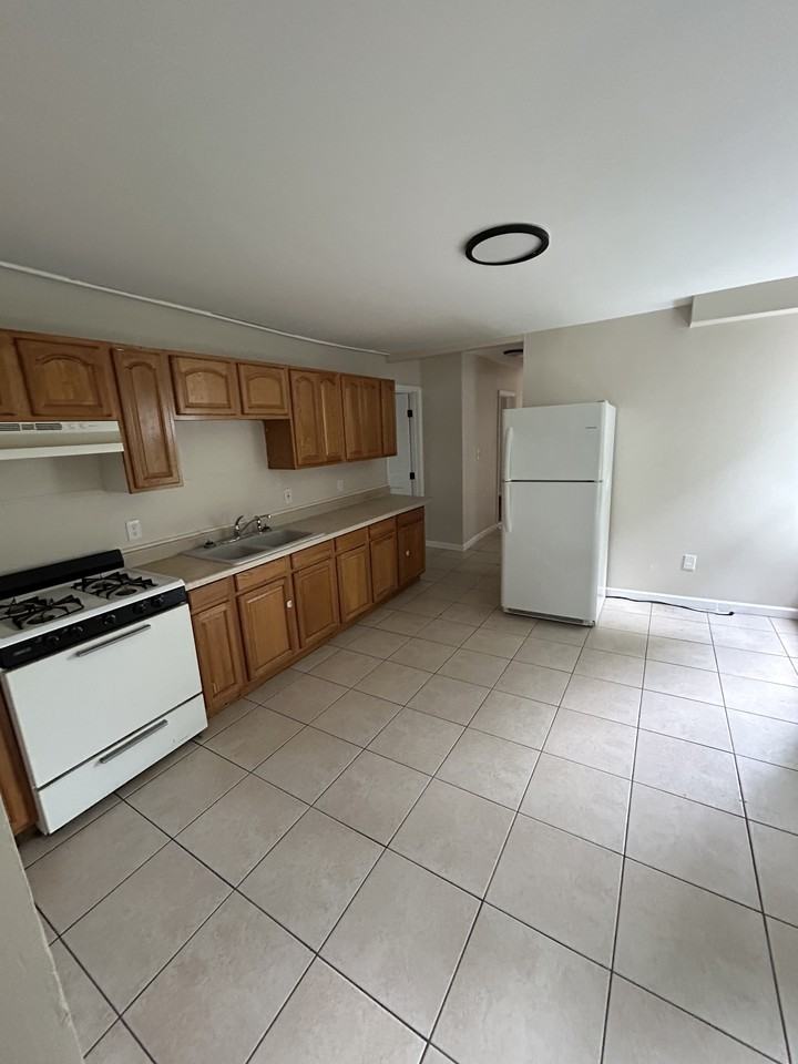 187 Broad St #2 - Photo 3 of 8