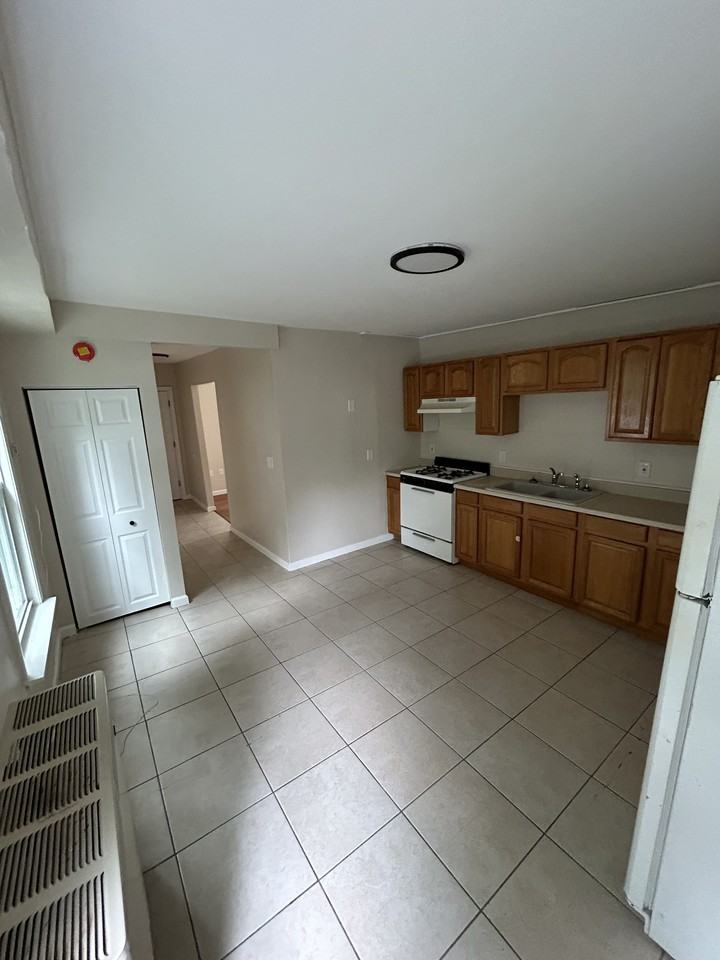 187 Broad St #2 - Photo 4 of 8