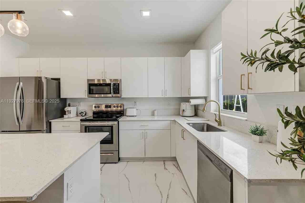 16753 Southwest 290th Street #NA - Photo 7 of 22