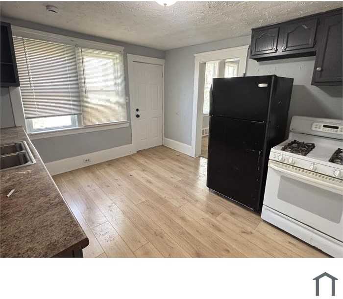 1024 East 74th Street - Photo 4 of 5