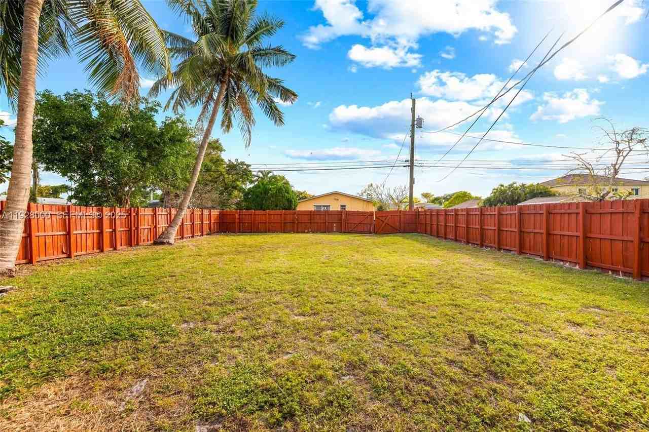 2210 Roosevelt Street - Photo 3 of 18