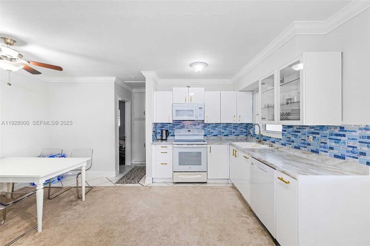 2210 Roosevelt Street - Photo 5 of 18