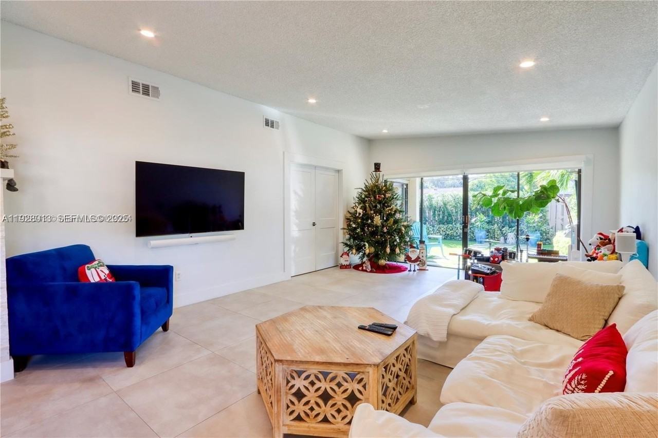 10478 Southwest 75th Lane #10478 - Photo 3 of 42