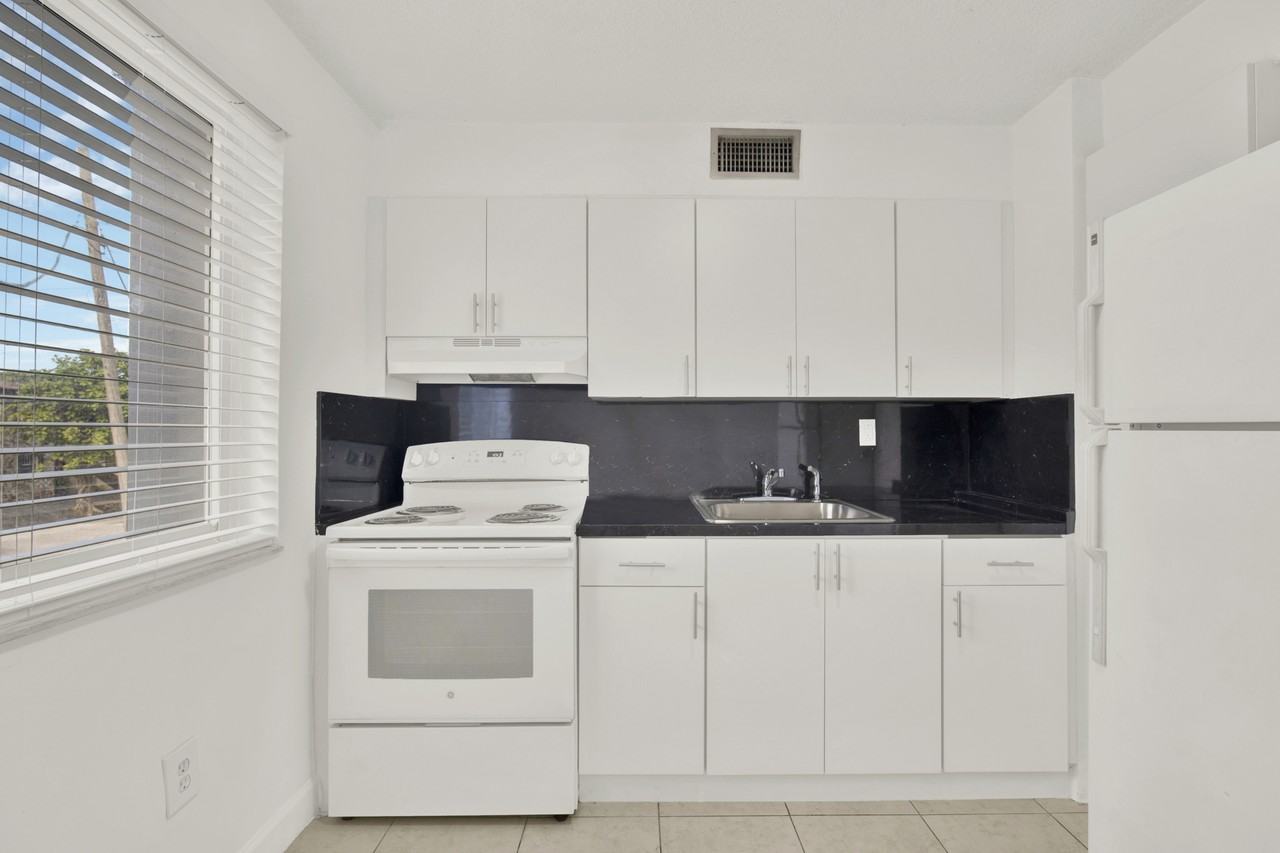 2726 Sw 21st St #201 - Photo 3 of 12
