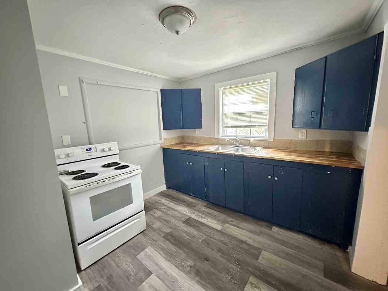 1206 15th St #1 - Photo 3 of 8