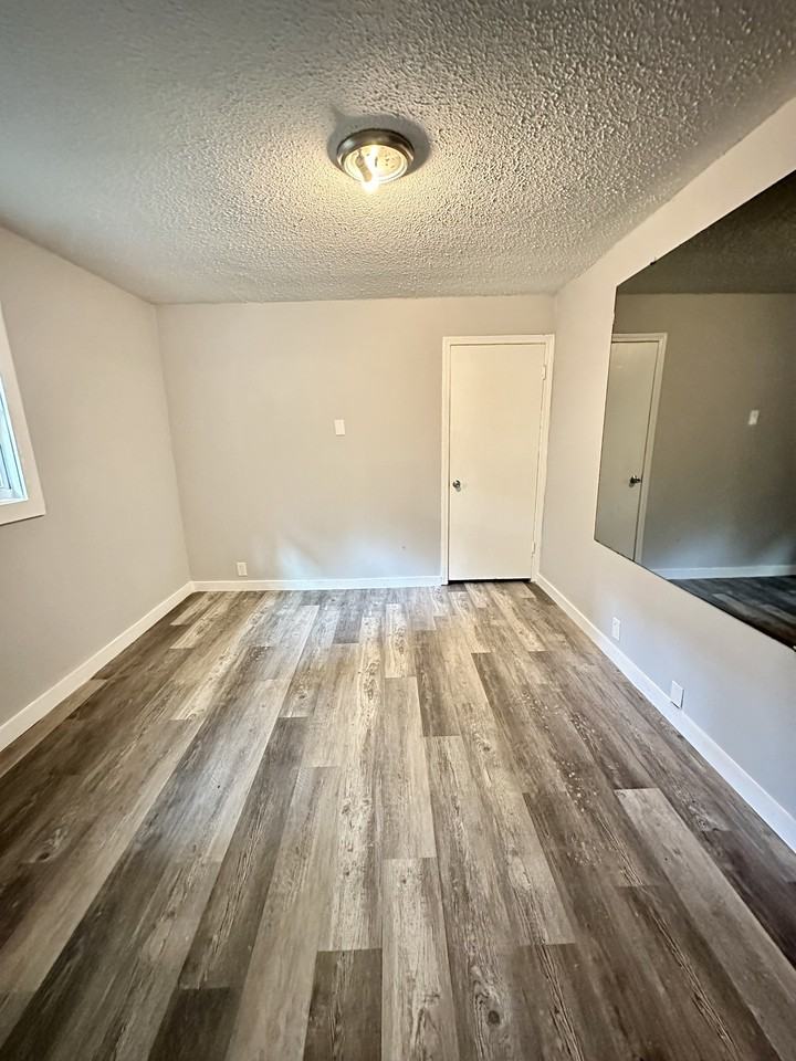 1206 15th St #1 - Photo 5 of 8