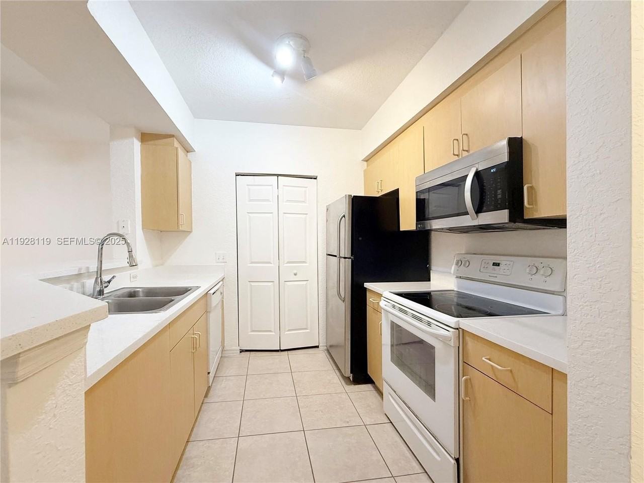 308 Belmont Ln #308 - Photo 7 of 32