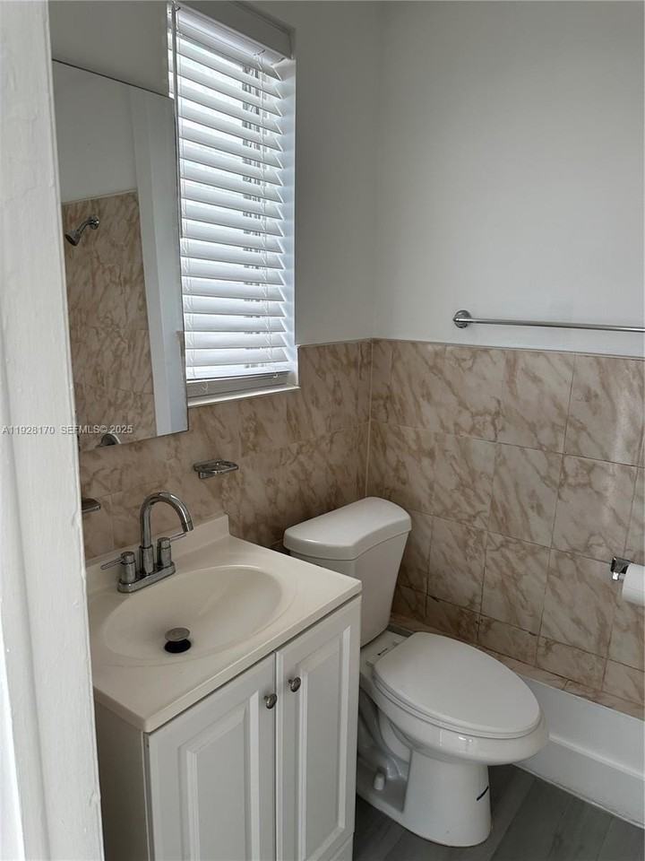2765 Nw 55th St #1 - Photo 5 of 9