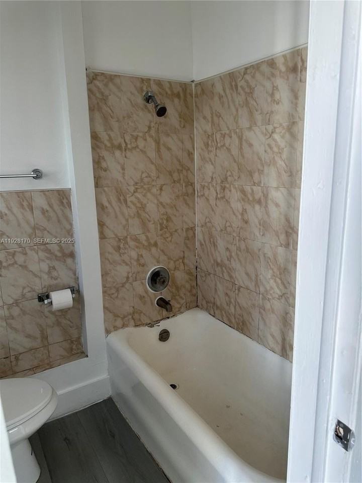 2765 Nw 55th St #1 - Photo 6 of 9