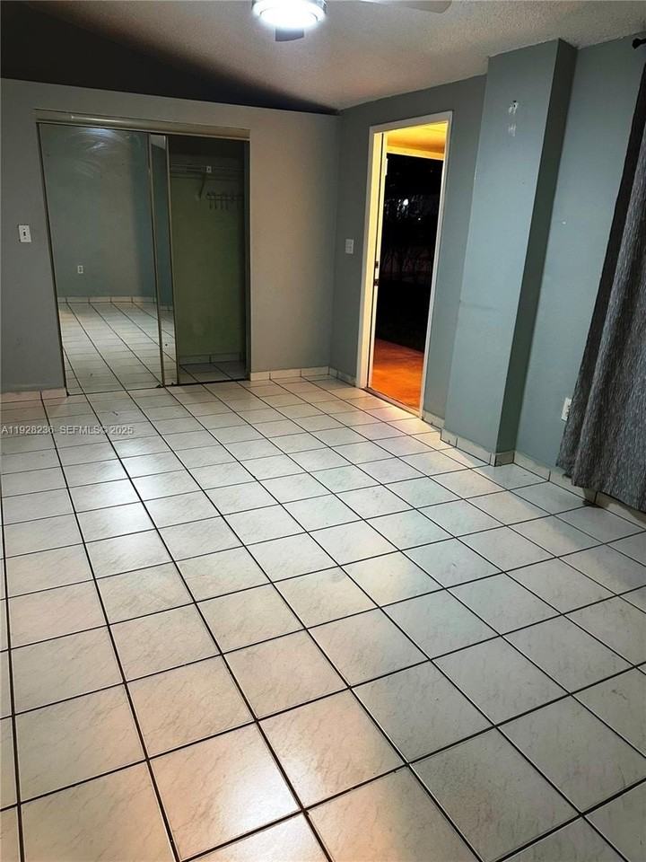 85 W 55th St - Photo 6 of 6