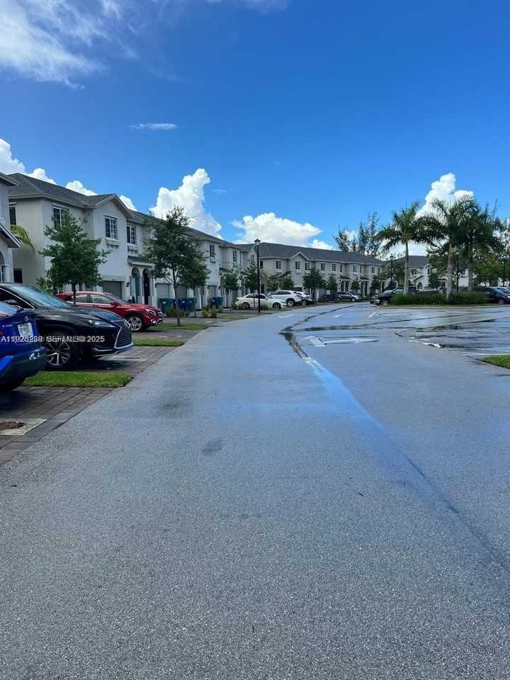 20881 Nw 9th Path #0 - Photo 3 of 24