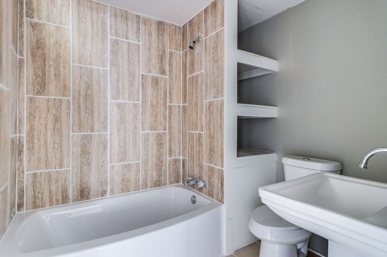 206 Hobson St #1 - Photo 3 of 15