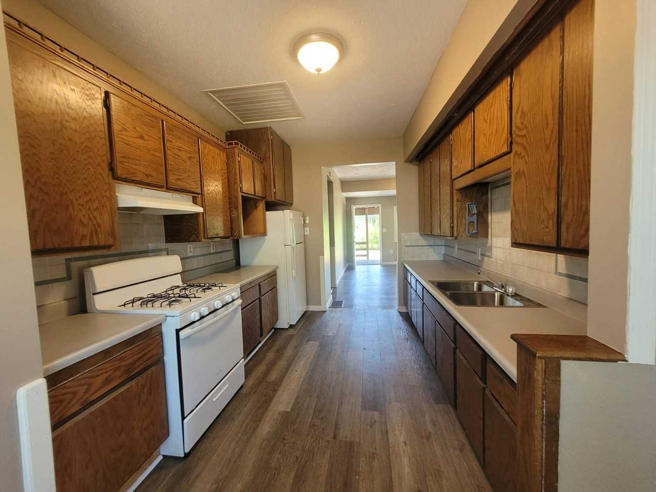 802 East 15th Street #1 - Photo 4 of 10