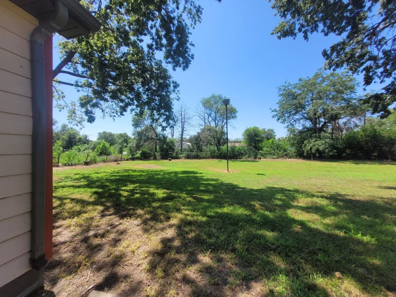 802 East 15th Street #1 - Photo 6 of 10