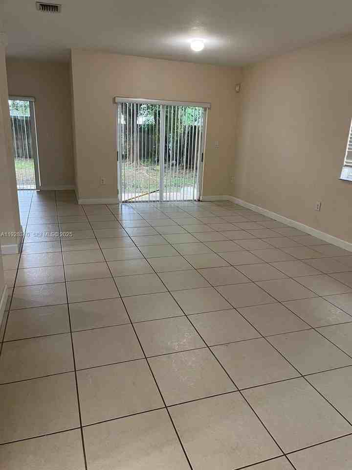 380 Ne 31st Ter #380 - Photo 2 of 23