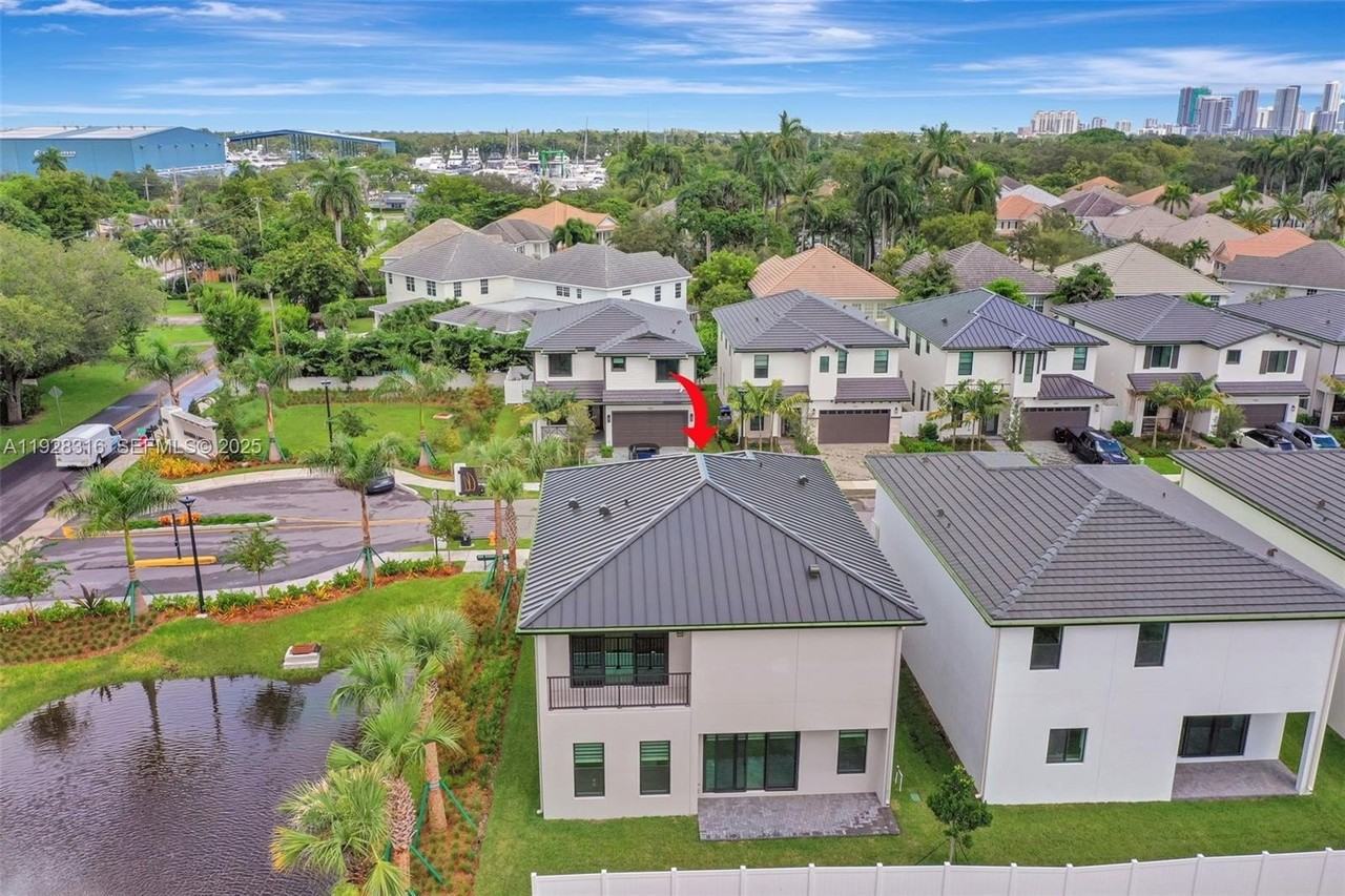 1454 1454 NW 23rd ST - Photo 4 of 50