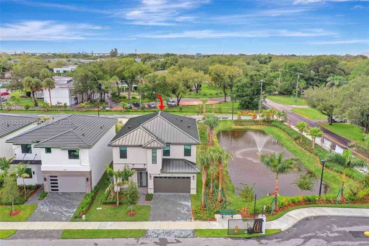 1454 1454 NW 23rd ST - Photo 5 of 50