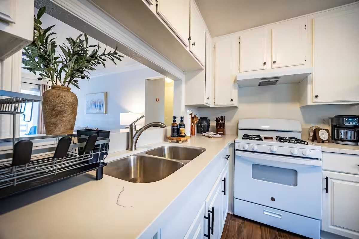 1687 Sycamore St #1 - Photo 3 of 9