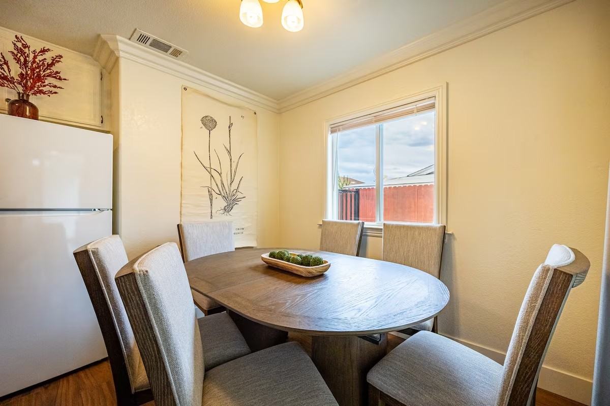 1687 Sycamore St #1 - Photo 4 of 9