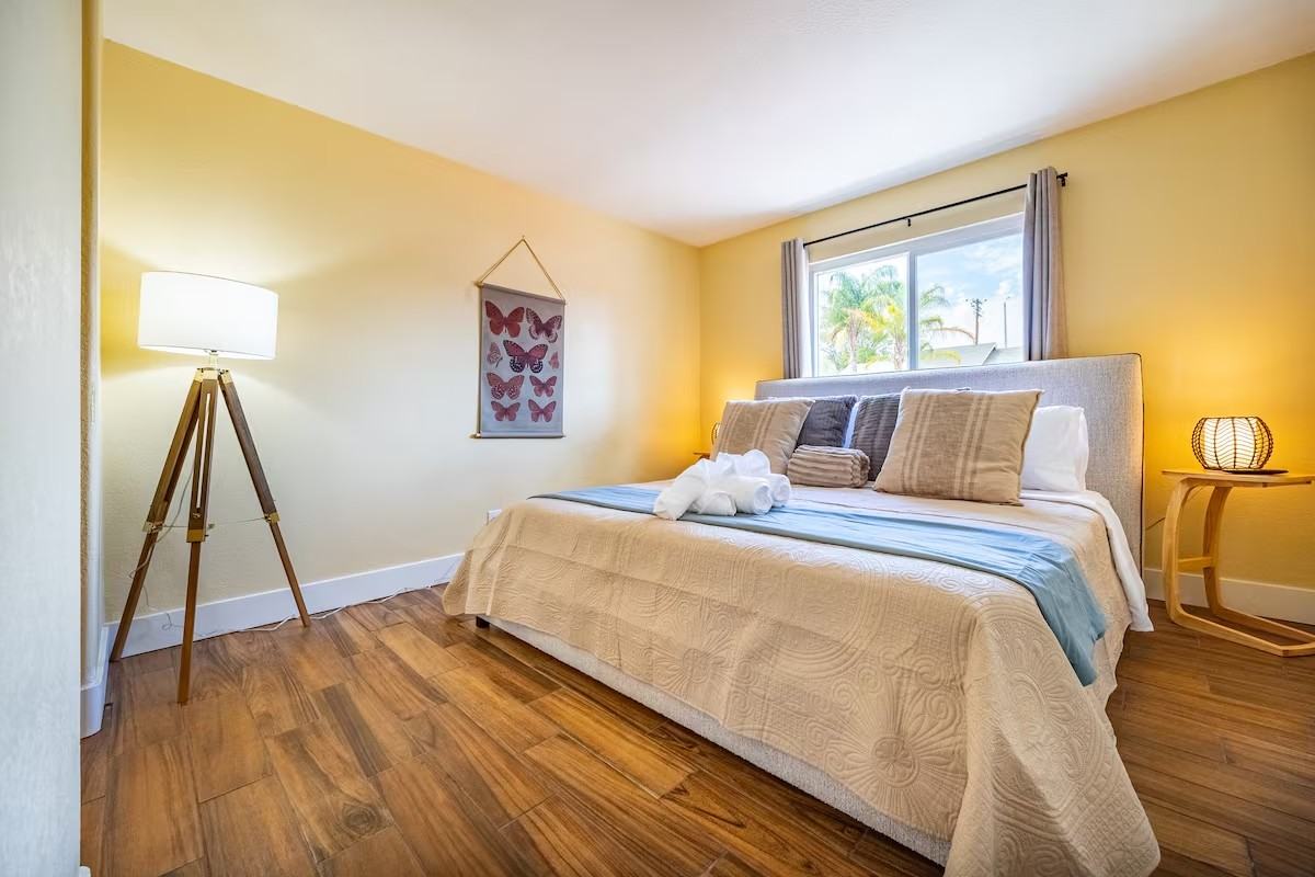 1687 Sycamore St #1 - Photo 5 of 9