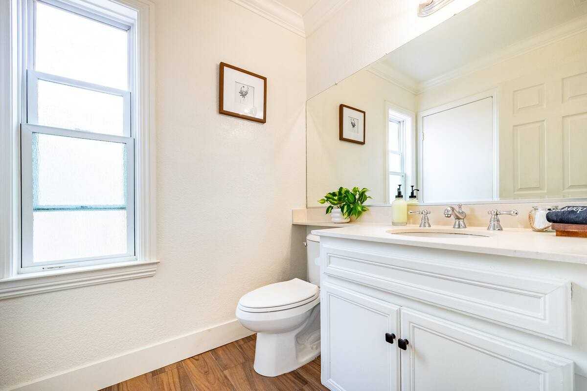 1687 Sycamore St #1 - Photo 7 of 9