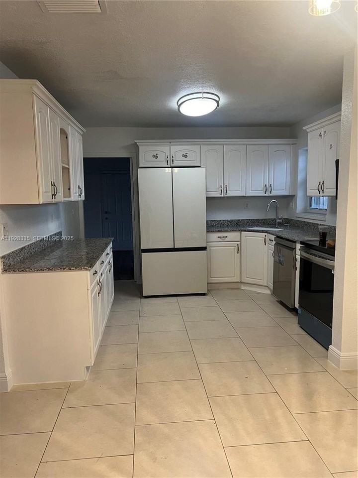 17331 Nw 45th Ct - Photo 6 of 42