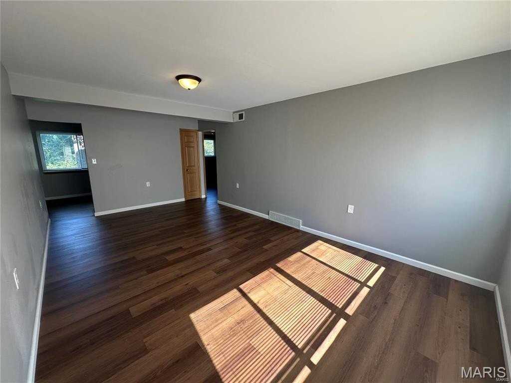 14 Bruce Dr #4 - Photo 2 of 6