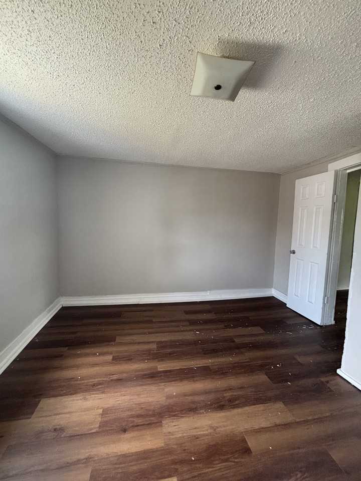 709 30th Street Southwest #1 - Photo 4 of 7