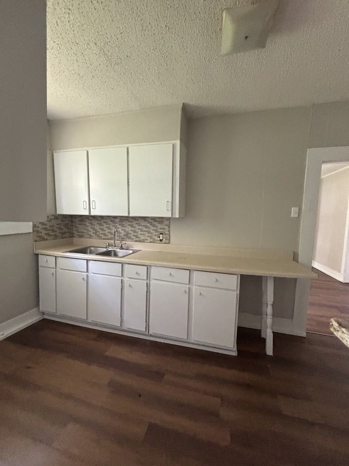 709 30th Street Southwest #1 - Photo 6 of 7