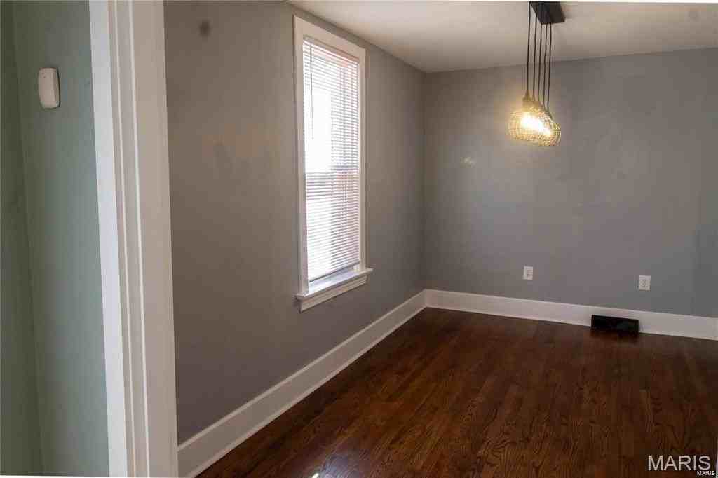 2940 Kincaid Ave - Photo 6 of 21