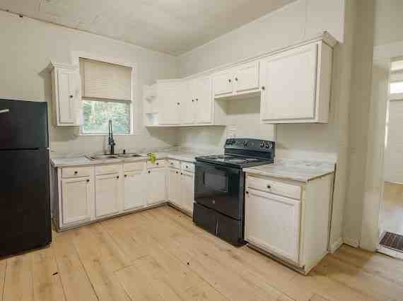 528 Oregon Street #1 - Photo 2 of 7