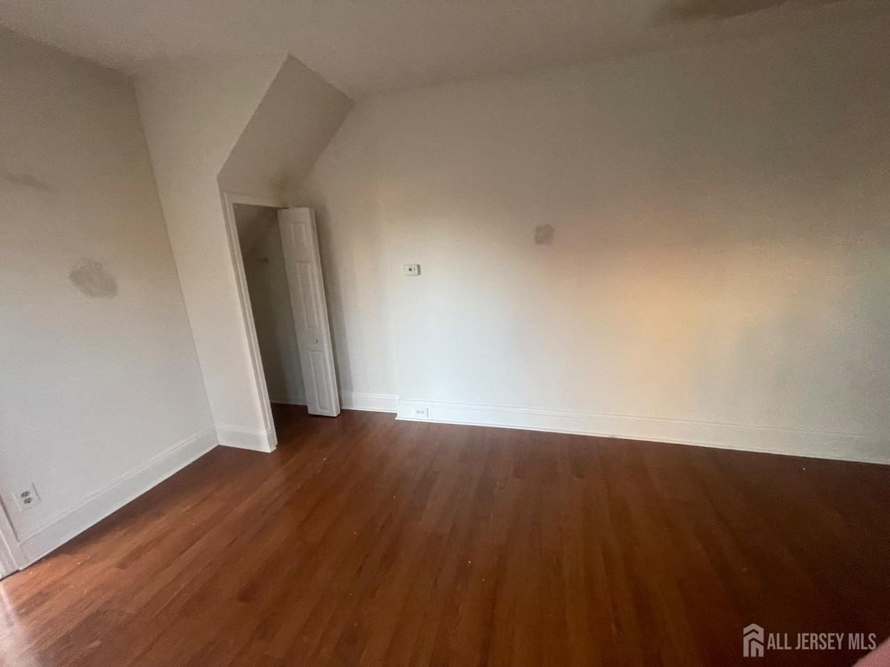 577 Rahway Ave - Photo 5 of 7