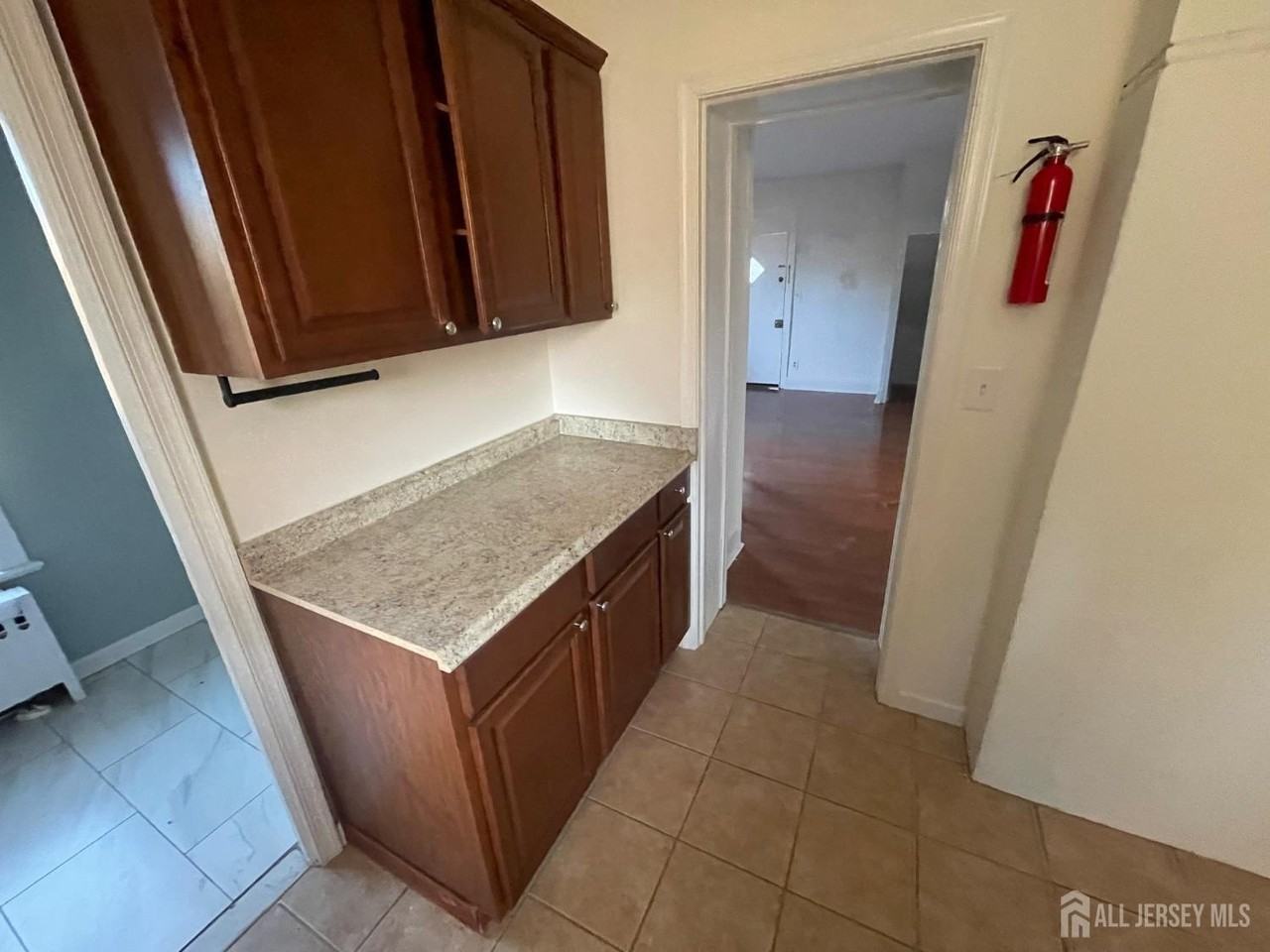 577 Rahway Ave - Photo 6 of 7