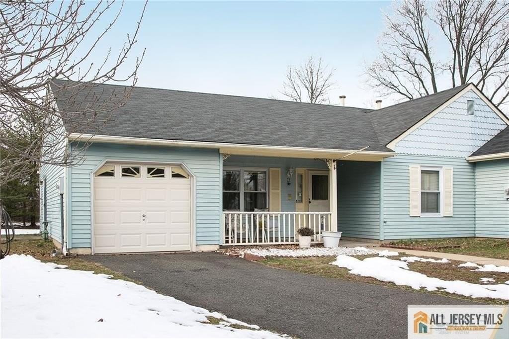 15 Clemmens Ct - Photo 2 of 12