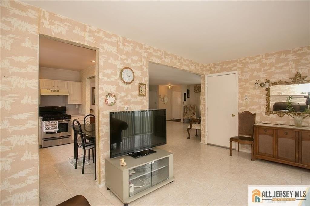 15 Clemmens Ct - Photo 7 of 12