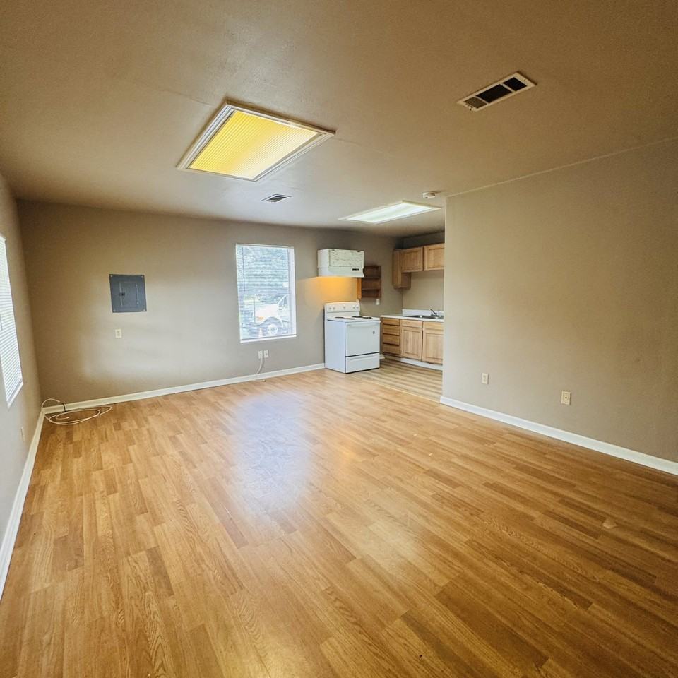 1925 Crockett St - Photo 2 of 12