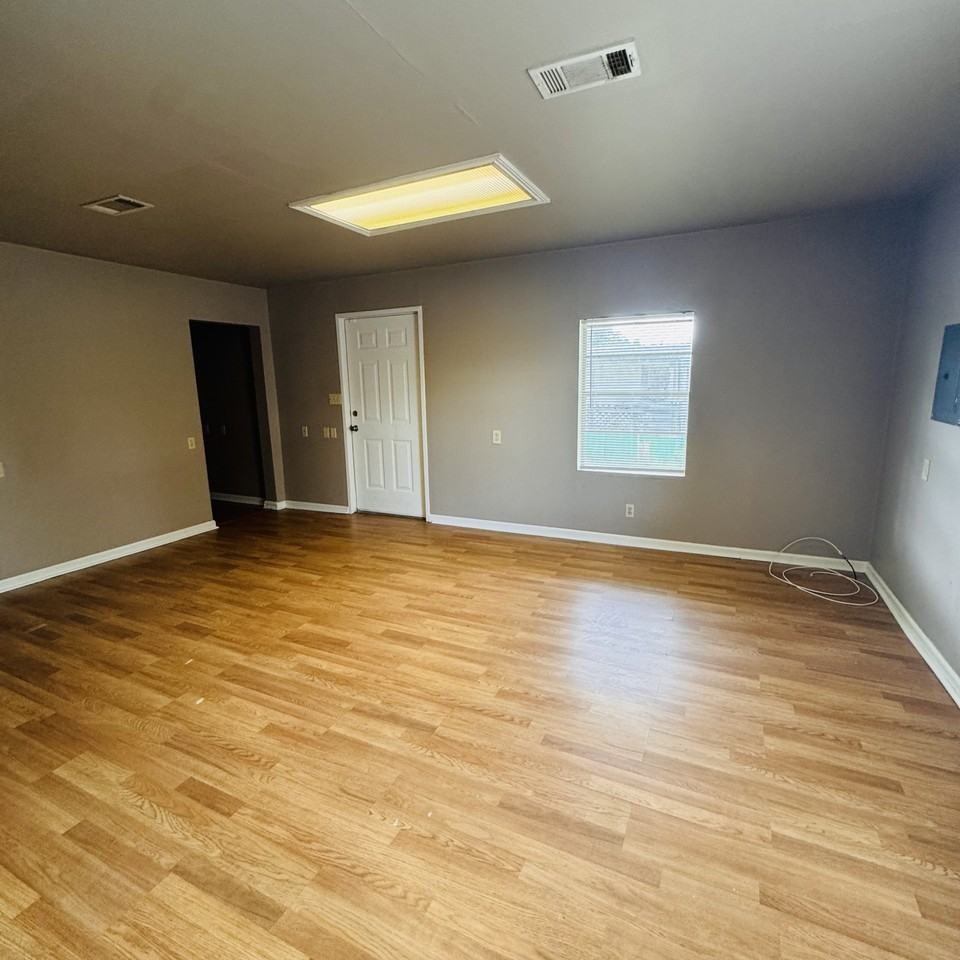 1925 Crockett St - Photo 3 of 12