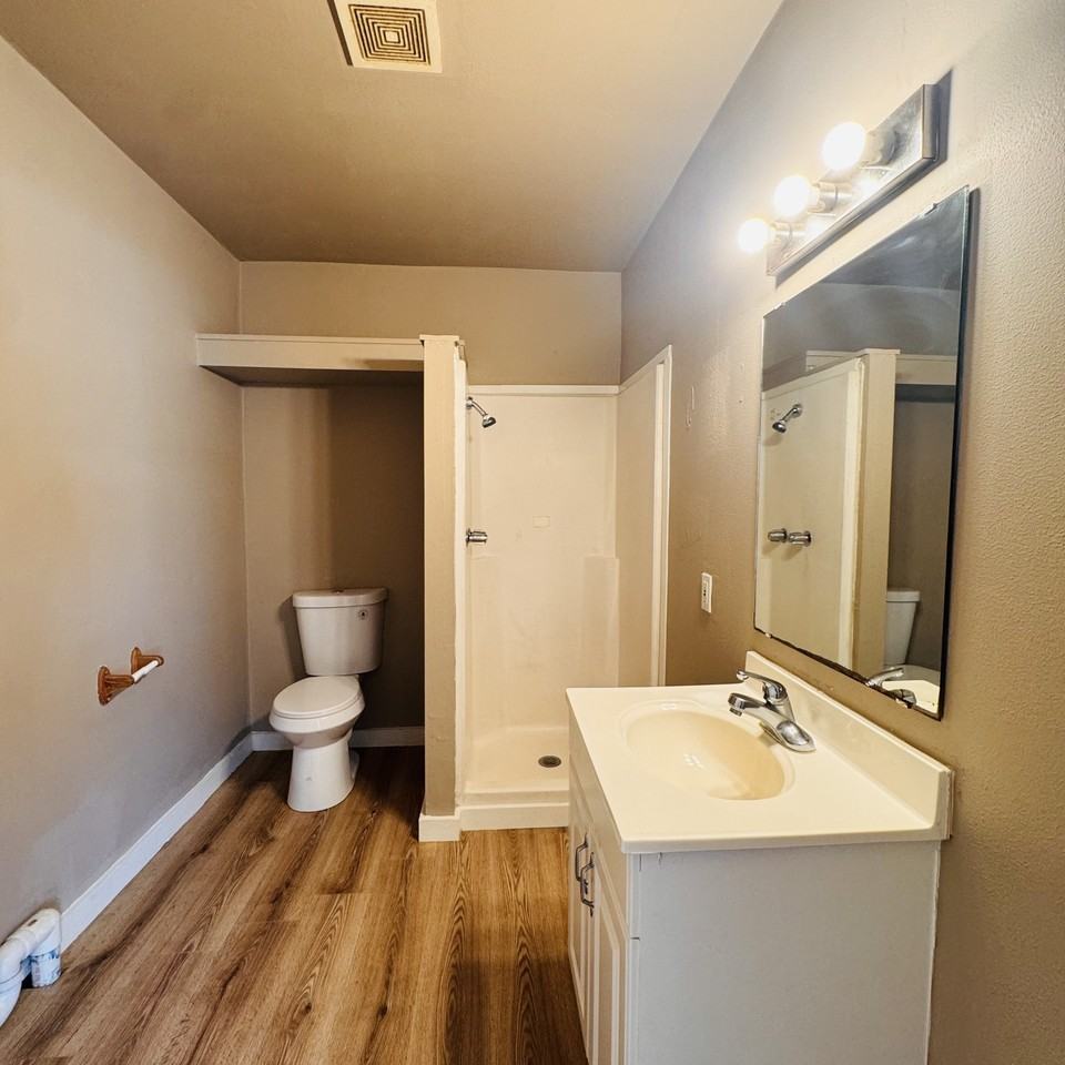 1925 Crockett St - Photo 6 of 12