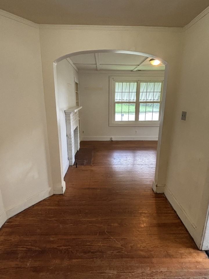 147B Center St #1 - Photo 2 of 10