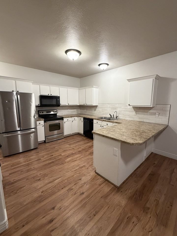 565 565 Pioneer Road - 52Unit 52 #52 - Photo 2 of 17