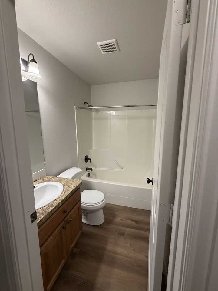 565 565 Pioneer Road - 52Unit 52 #52 - Photo 4 of 17